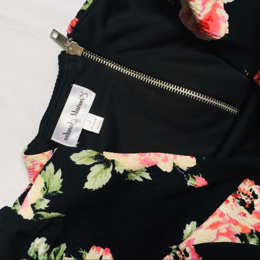 Beautiful sun dress. - Picture 3 of 3